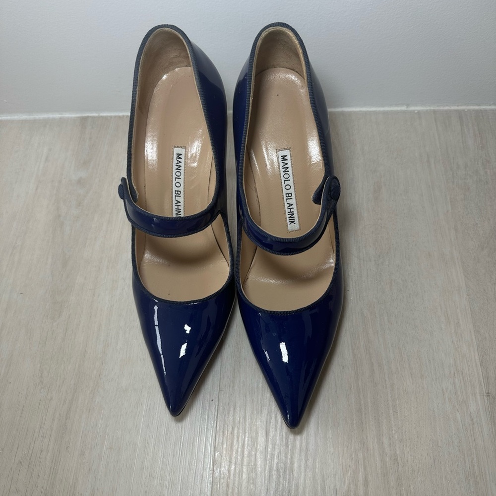 Manolo Blahnik Blue Mary Jane Pump size 37